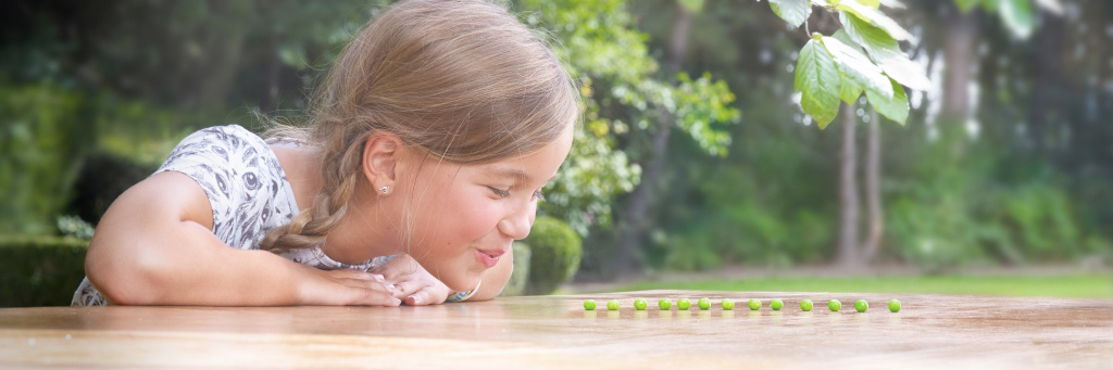 gygroup_child_with_peas